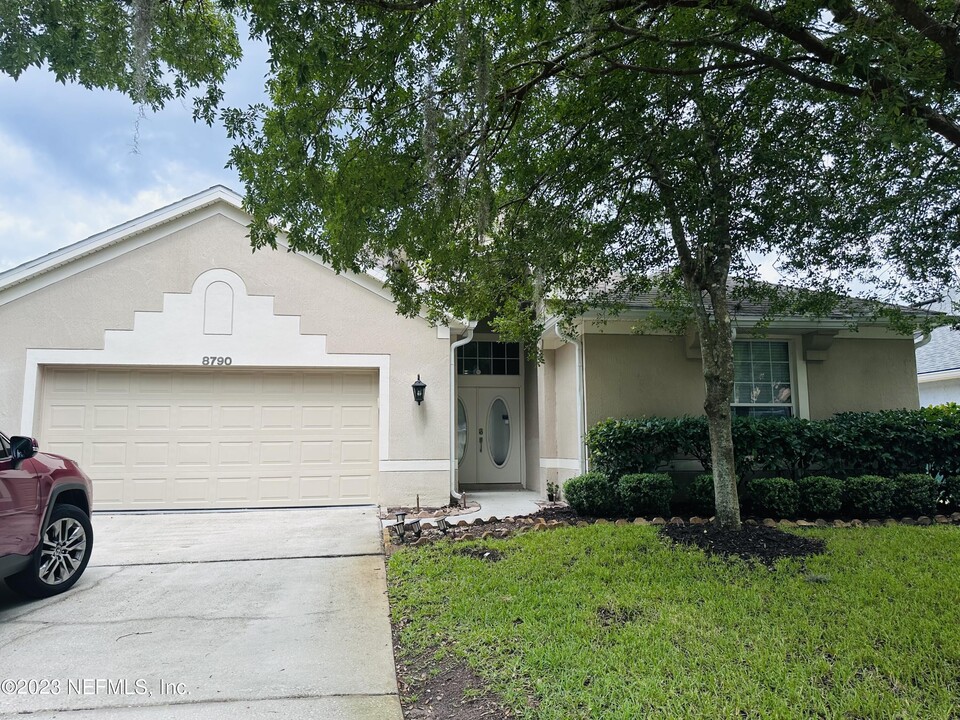 8790 Brighton Hill Cir E in Jacksonville, FL - Building Photo