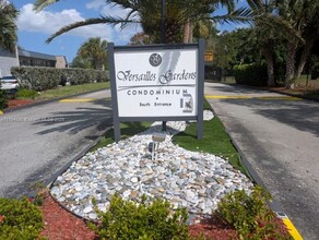 8020 Fairview Dr in Tamarac, FL - Foto de edificio - Building Photo