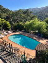 156 Muerdago Rd in Topanga, CA - Building Photo