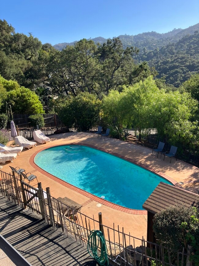 property at 156 Muerdago Rd
