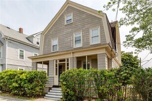 173 Oakland Ave in Providence, RI - Building Photo