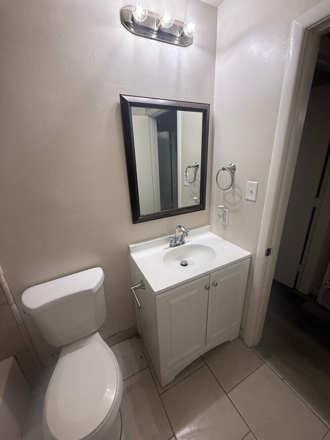 1643 Sunset Ave in Stockton, CA - Building Photo - Building Photo