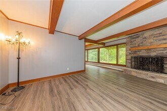 8693 E Craig Dr in Chagrin Falls, OH - Building Photo - Building Photo