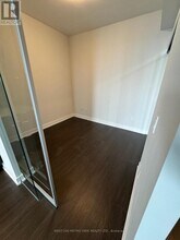 430-3430 Square One Dr in Mississauga, ON - Building Photo - Building Photo