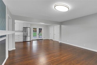 2710 Dresden Dr in Chamblee, GA - Foto de edificio - Building Photo