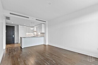 10 Malcolm X Blvd in New York, NY - Foto de edificio - Building Photo