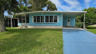 7393 Fairlane Ave in Brooksville, FL - Building Photo