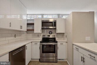 302 N St SW in Washington, DC - Building Photo - Building Photo