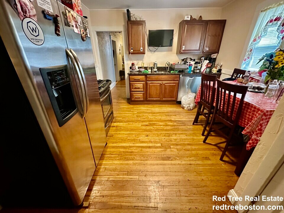 62 Litchfield St in Boston, MA - Building Photo