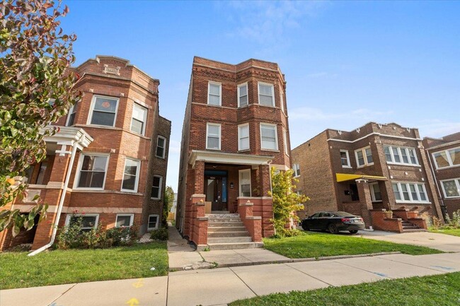 3115 N Davlin Ct, Unit 1 in Chicago, IL - Building Photo - Building Photo