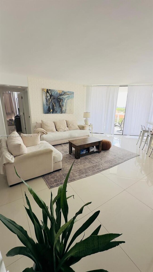 3610 Yacht Club Dr in Aventura, FL - Building Photo - Building Photo