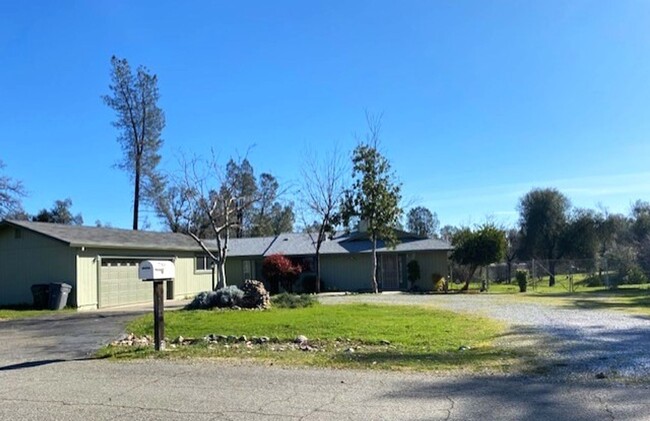 7169 Bohn Blvd in Anderson, CA - Building Photo - Building Photo