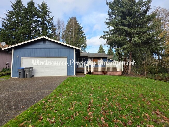 1048 NE Regal Ct in Bremerton, WA - Building Photo - Building Photo