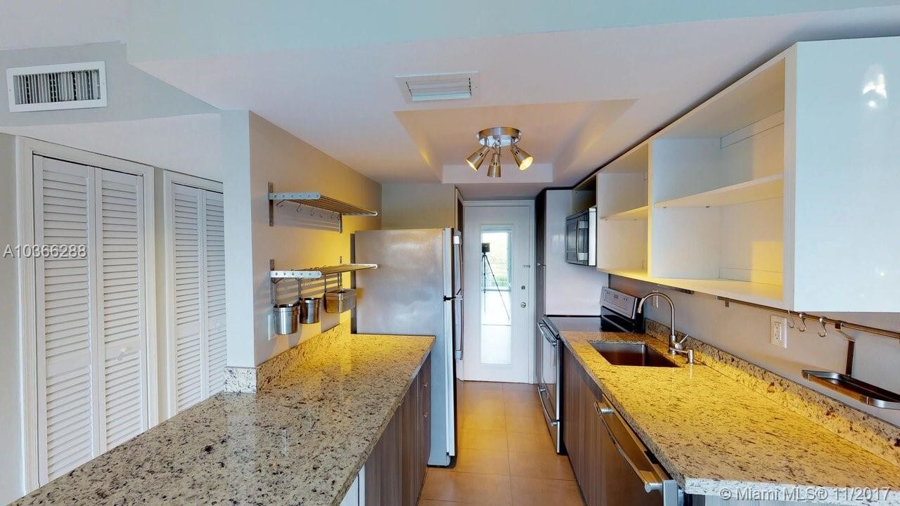 555 Crandon Blvd in Key Biscayne, FL - Building Photo