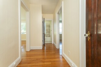 134 Highland Ave, Unit 15 in Somerville, MA - Foto de edificio - Building Photo