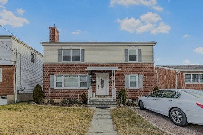 120 Woodside Ave in Harrison, NY - Foto de edificio - Building Photo