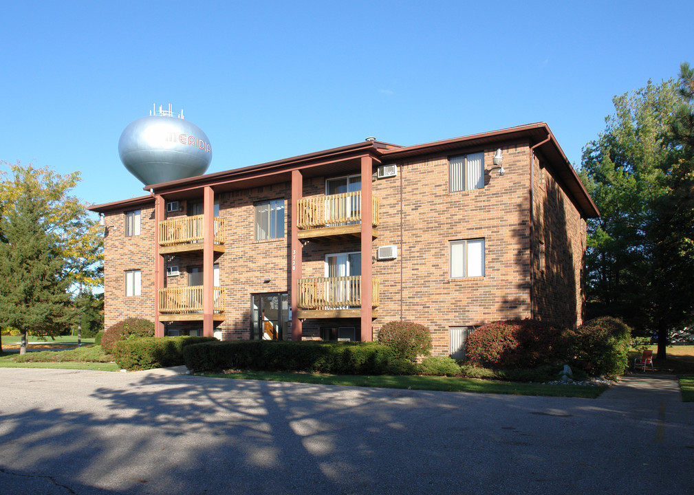 Fox Hollow Apartments in Okemos, MI - Building Photo