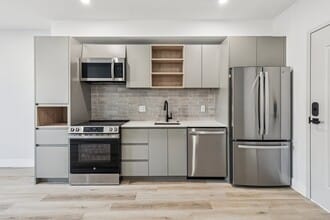 3748 Lancaster Ave, Unit 201 in Philadelphia, PA - Foto de edificio - Building Photo