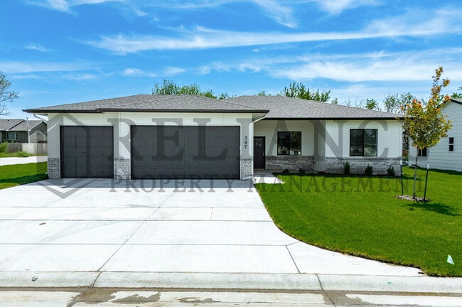 property at 601 E Elmwood St