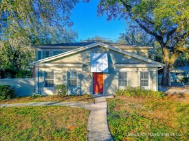 6233 Dewdrop Way in Tampa, FL - Building Photo