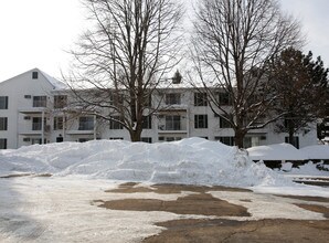 Pennock Place in Apple Valley, MN - Building Photo - Building Photo
