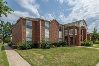 The Links at Rainbow Curve in Bentonville, AR - Building Photo - Building Photo