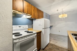 1600 Dufferin Crescent in Nanaimo, BC - Building Photo - Building Photo