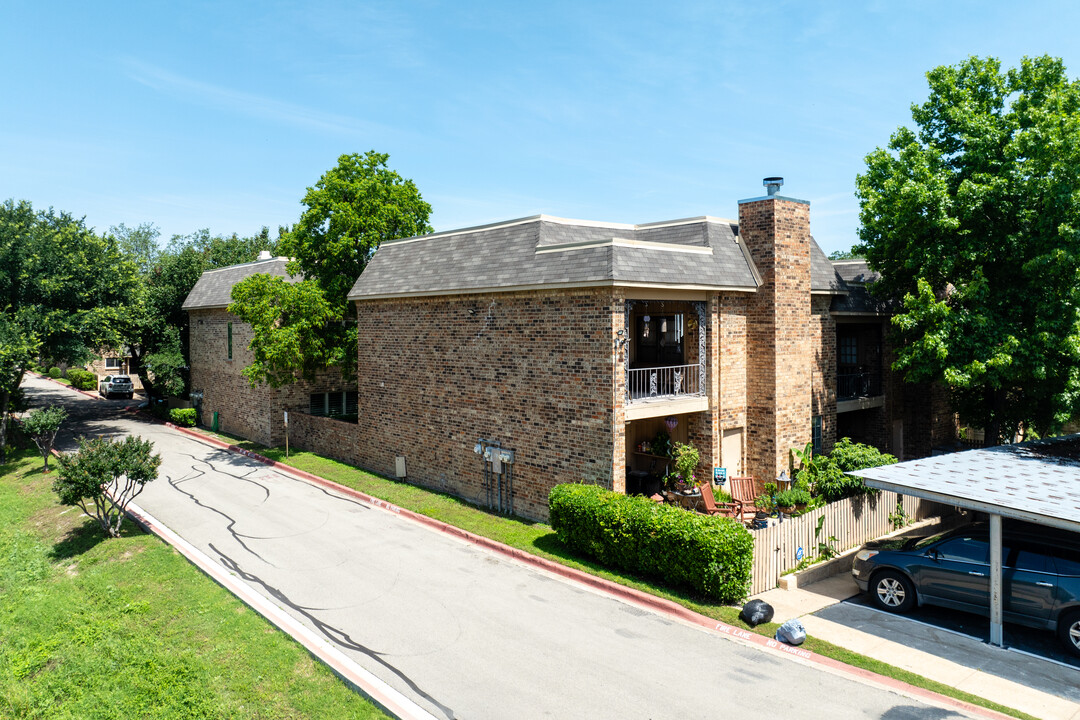 The Royale Orleans South in Fort Worth, TX - Building Photo