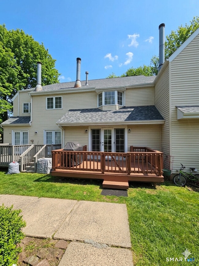 12 W Meadow Ln in Middletown, CT - Building Photo - Building Photo