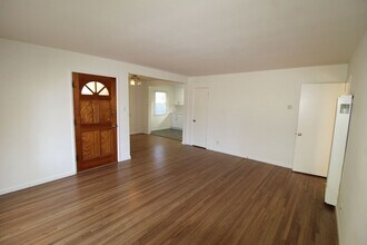 86-90 N Joanne Ave in Ventura, CA - Building Photo - Building Photo