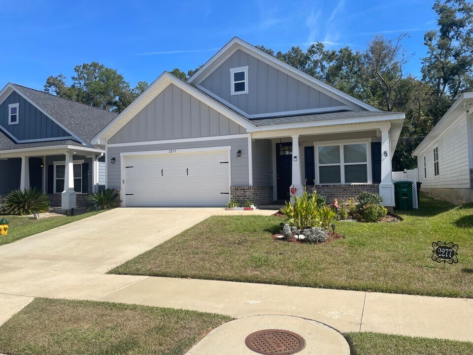 2277 Lexington Parc Dr in Tallahassee, FL - Building Photo
