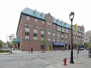 Marquette University Apartments in Milwaukee, WI - Building Photo - Building Photo