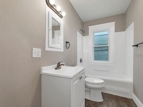 54 Brook St in Manchester, NH - Building Photo - Building Photo