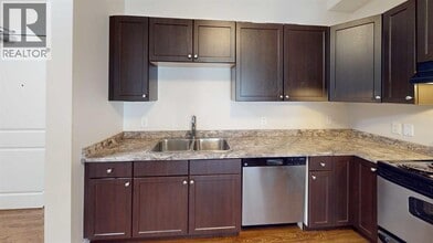 10004-1097A 97A St in Grande Prairie, AB - Building Photo - Building Photo