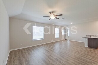 301 St James Pl in Newcastle, OK - Foto de edificio - Building Photo