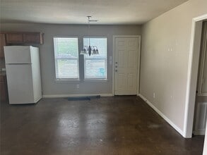 11817 13th St in Santa Fe, TX - Foto de edificio - Building Photo