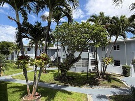 1701 NE Miami Gardens Dr in North Miami Beach, FL - Building Photo