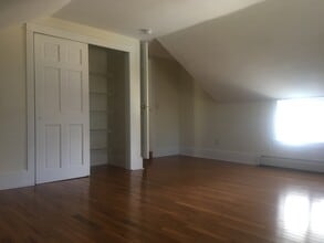 317 E Arch St, Unit #2 in Marquette, MI - Foto de edificio - Building Photo