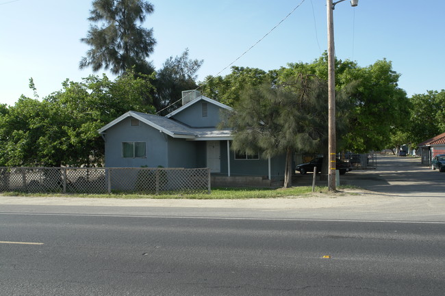 14393 W Whitesbridge Rd in Kerman, CA - Foto de edificio - Building Photo