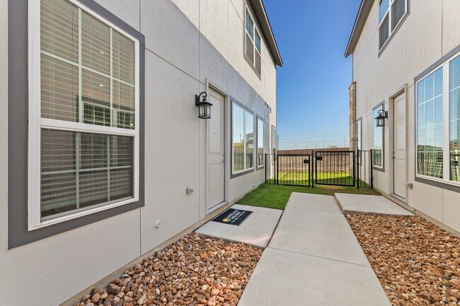 West End Estates in New Braunfels, TX - Foto de edificio - Building Photo