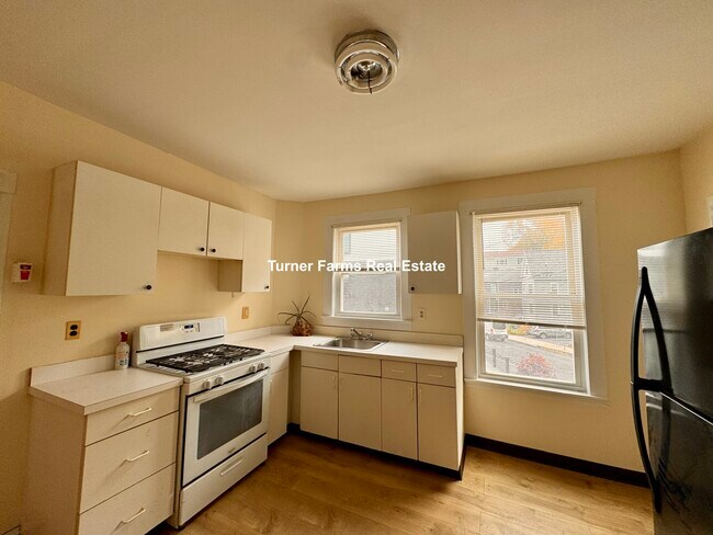 144 Hillside St, Unit 2 in Boston, MA - Building Photo - Building Photo