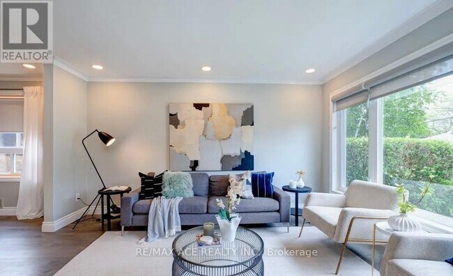 47 Montvale Dr in Toronto, ON - Building Photo - Building Photo