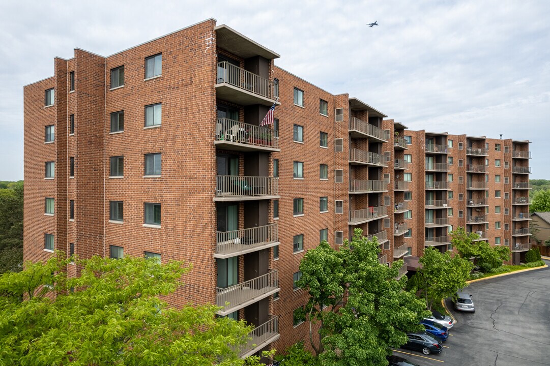 One Bloomingdale Place in Bloomingdale, IL - Building Photo