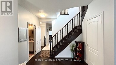 10 Pearcey Cr in Barrie, ON - Building Photo - Building Photo