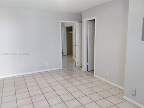2040 Funston St in Hollywood, FL - Building Photo - Building Photo