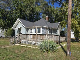 518 Kern St in Waterloo, IA - Building Photo