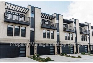 1367 Keosauqua Way in Des Moines, IA - Building Photo