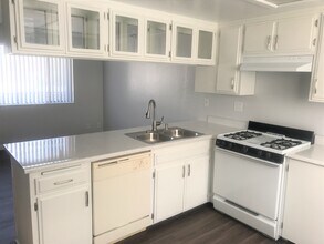 11423 Cedar Ave in Hawthorne, CA - Building Photo - Building Photo