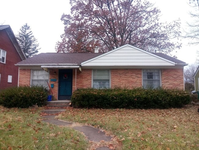 property at 1413 N Woodridge Ave