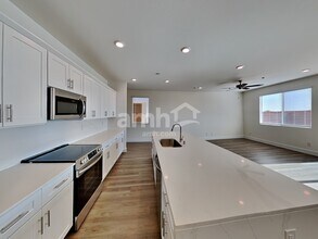 10172 Mountain Crest St in Las Vegas, NV - Building Photo - Building Photo